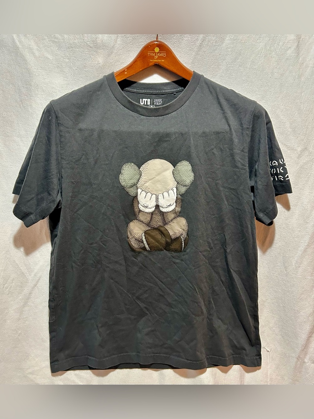 KAWS x Uniqlo UT Tokyo First Tee Dark Grey XL Passing Through Companion